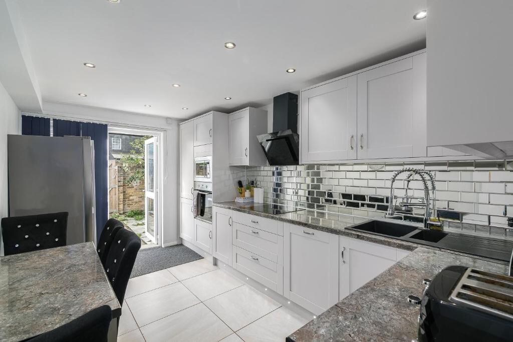 Micro-ondes, four, plaque de cuisson