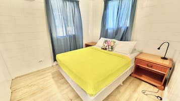 3 bedrooms, iron/ironing board, internet, bed sheets