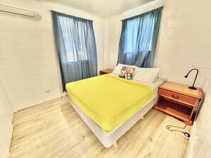 3 bedrooms, iron/ironing board, internet, bed sheets - 3-bedroom townhome in peaceful Ewa Beach with AC (Ewa Beach)