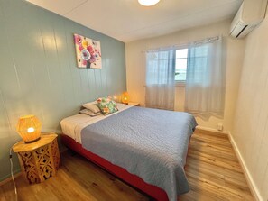 3 bedrooms, iron/ironing board, internet, bed sheets