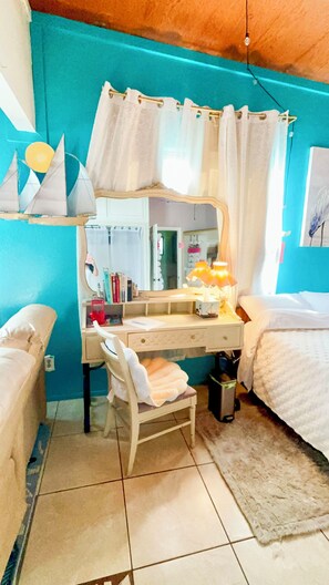 1 slaapkamer, een strijkplank/strijkijzer, gratis wifi, beddengoed