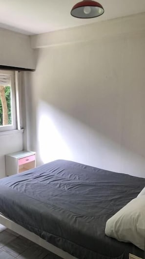 Zimmersafe, Verdunkelungsvorhänge, kostenloses WLAN