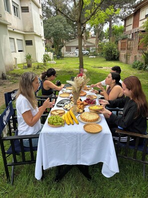 Free daily continental breakfast - Black Suites Pinamar (Pinamar)