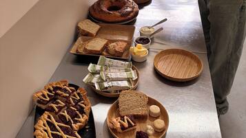 Free daily continental breakfast