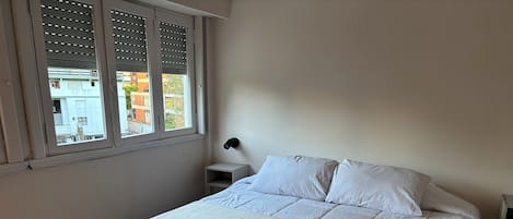 In-room safe, blackout drapes, free WiFi