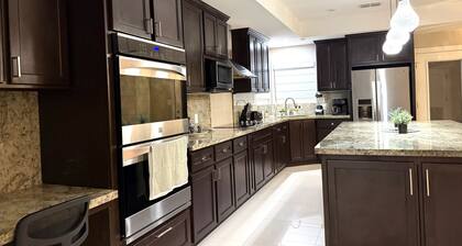 Charming 3-bedroom house with AC and fitness space in Laredo