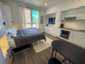 Iron/ironing board, WiFi, bed sheets