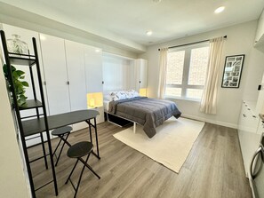 Iron/ironing board, WiFi, bed sheets