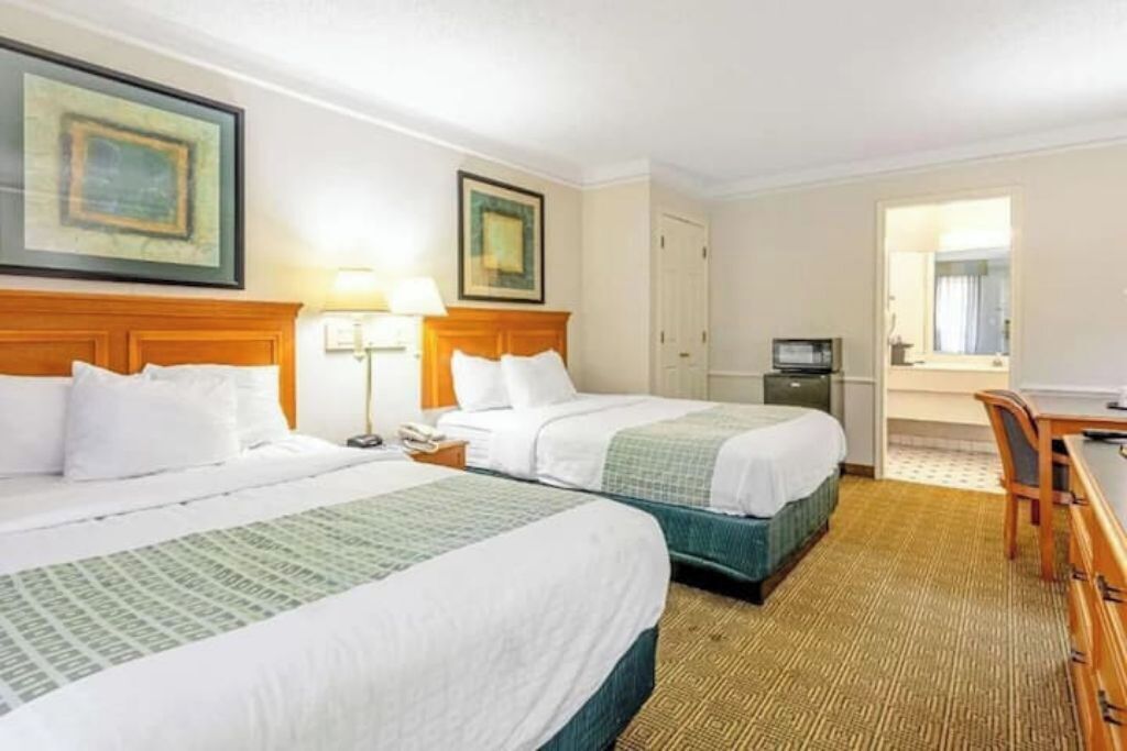 1 多间卧室、熨斗/熨衣板、WiFi、床单