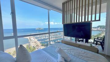 1 dormitori, caixa forta a l'habitació i planxa i posts de planxar