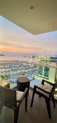 STUNNING NEW APARTMENT, 2 BALCONIES OCEAN VIEW ROOFTOP POOL DOWNTOWN SANTA MARTA