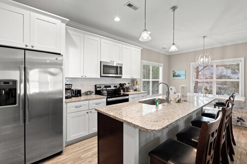 Seaside Serenity: Walk to the Beach, Cart to Golf, Litchfield in Pawleys Island