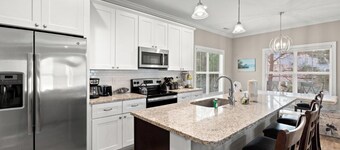 Seaside Serenity: Walk to the Beach, Cart to Golf, Litchfield in Pawleys Island