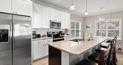 Seaside Serenity: Walk to the Beach, Cart to Golf, Litchfield in Pawleys Island