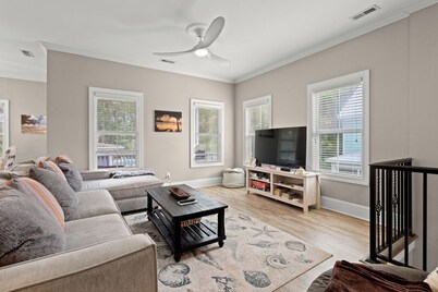 Seaside Serenity: Walk to the Beach, Cart to Golf, Litchfield in Pawleys Island