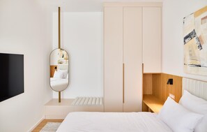 Travel crib, free WiFi