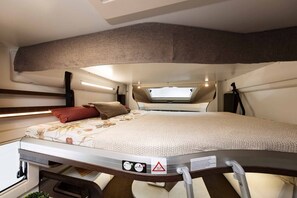 1 bedroom, bed sheets