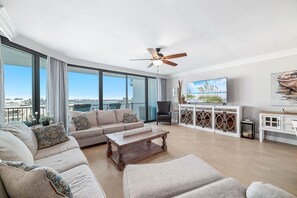 TV, DVD player - Lighthouse on the Bay - 2605 Bay Front-Lazy River-Boaters-Pet Friendly-Monthly (Orange Beach)