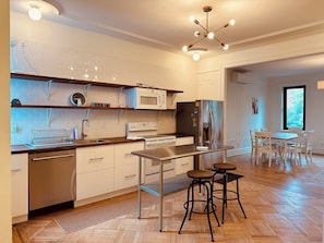 Micro-ondes, four, plaque de cuisson, lave-vaisselle