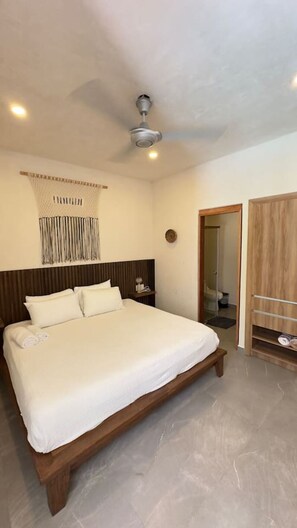 Desk, iron/ironing board, WiFi, bed sheets