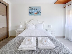 2 habitaciones, tabla de planchar con plancha, internet y ropa de cama 