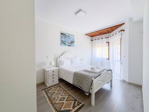 2 chambres, fer et planche à repasser, accès à Internet, literie fournie