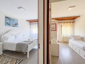 2 chambres, fer et planche à repasser, accès Internet, draps fournis