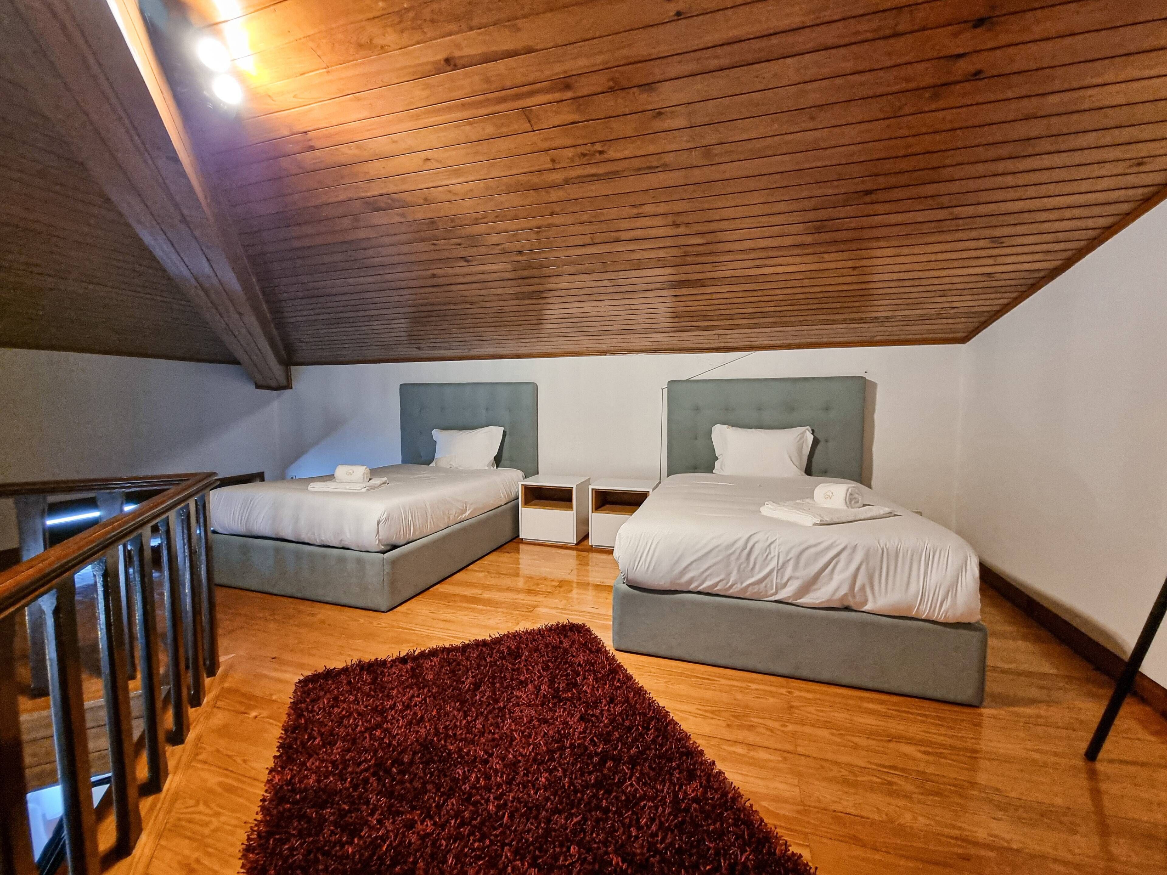 3 bedrooms, iron/ironing board, internet, bed sheets