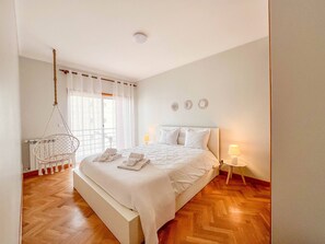 2 bedrooms, iron/ironing board, internet, bed sheets