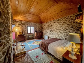 5 bedrooms, iron/ironing board, travel cot, free WiFi