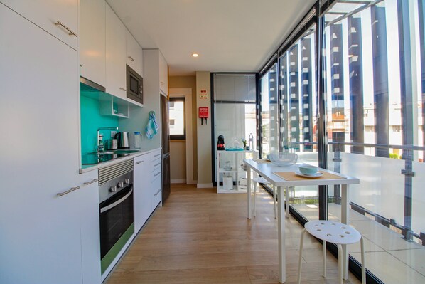 Fridge, microwave, oven, stovetop