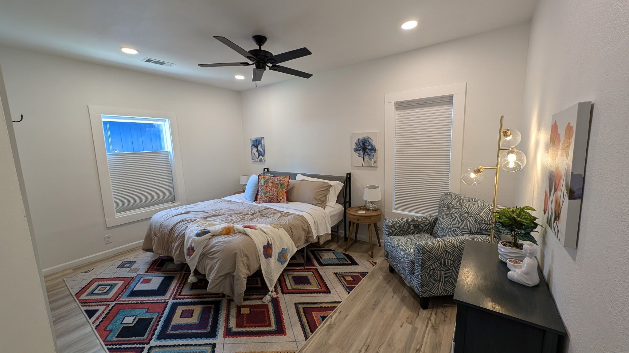 2 室のベッドルーム、WiFi、ベッドシーツ