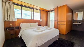 3 bedrooms, iron/ironing board, travel crib, free WiFi