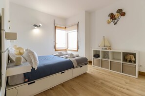 3 bedrooms, iron/ironing board, Internet, bed sheets