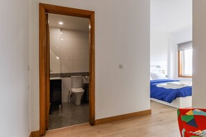 3 室のベッドルーム、アイロン / アイロン台、インターネット、ベッドシーツ