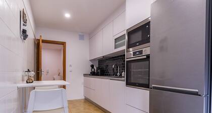 Flor do Mar - Spacious Apartment with Balcony