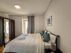 2 dormitorios, tabla de planchar con plancha, Internet y ropa de cama