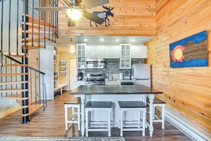 Deluxe Condo, Mountain View | Private kitchen