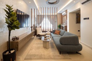 Deluxe Studio | Living area