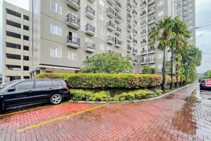 Self-parking (surcharge)