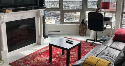Cozy 1BR & 1BA! condo with AC, fitness room in marvelous Downtown Vancouver
