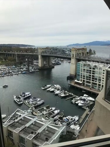 Cozy 1BR & 1BA! condo with AC, fitness room in marvelous Downtown Vancouver