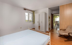 1 bedroom, iron/ironing board, free WiFi