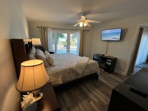 Iron/ironing board, WiFi, bed sheets - Cozy Sea Crest 2-Br 2 Ba condo. Pools, Fitness oom, AC in Fort Walton Beach (Fort Walton Beach)