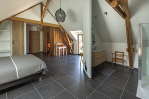 1 bedroom, iron/ironing board, internet, bed sheets