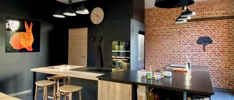 Microonde, forno, piano cottura, lavastoviglie