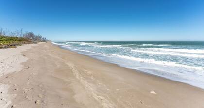 Cozy 2 bedroom 2 bath home with private beach access, dogs allowed.