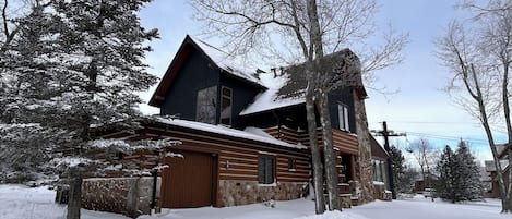 House (3 Bedrooms) | Front of property