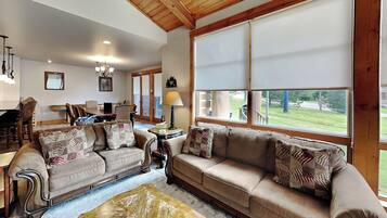 House (3 Bedrooms) | Property amenity