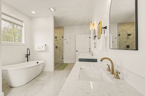 House (5 Bedrooms) | Property amenity